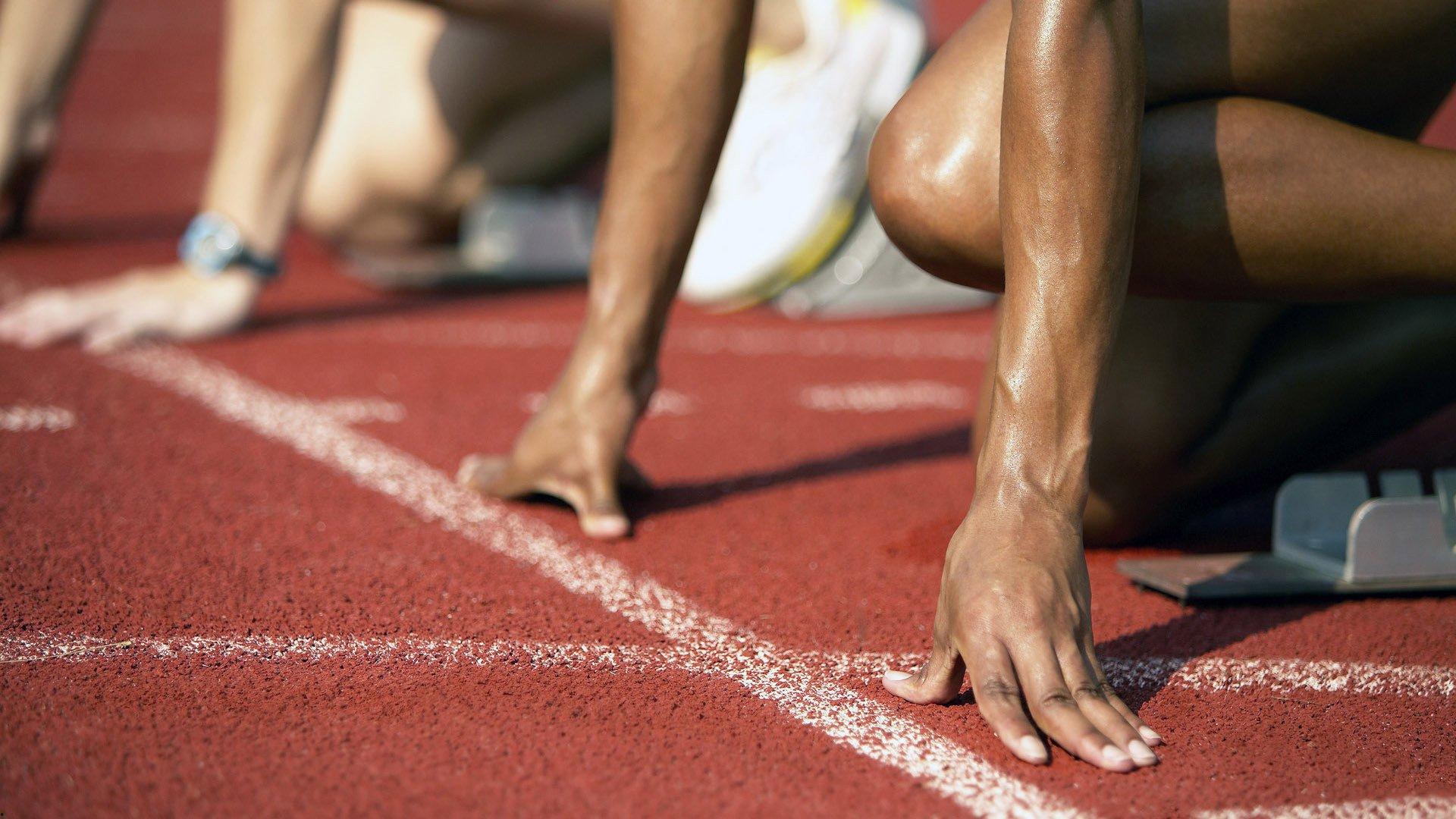 中超联赛激战正酣，争冠保级悬念迭起